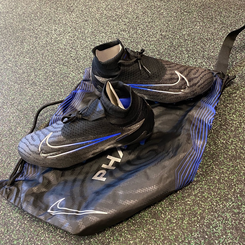 NEW NIKE SOCCER CLEATS